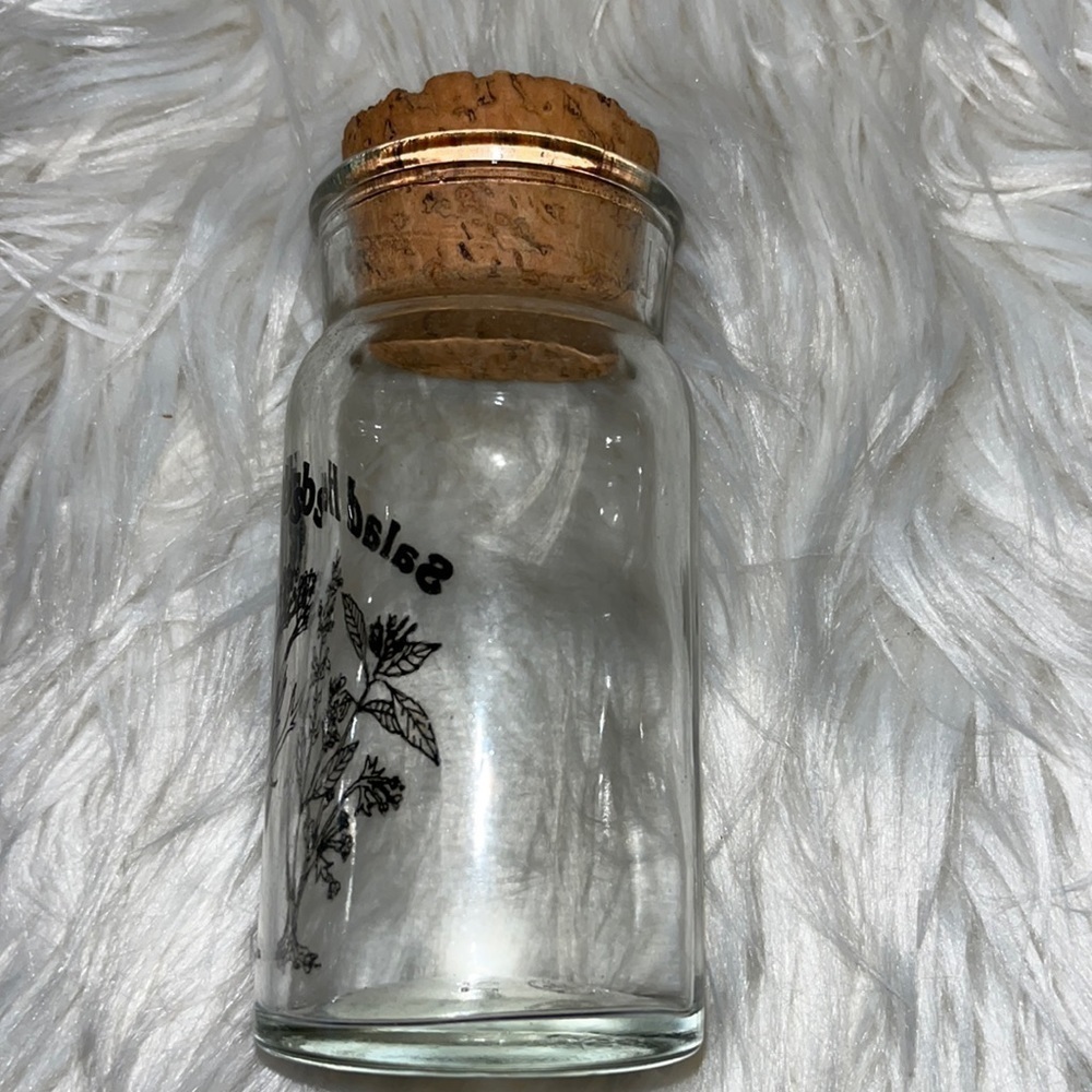Vintage salad herbs 1970s Wheaton glass spice jar. - Picture 2 of 4